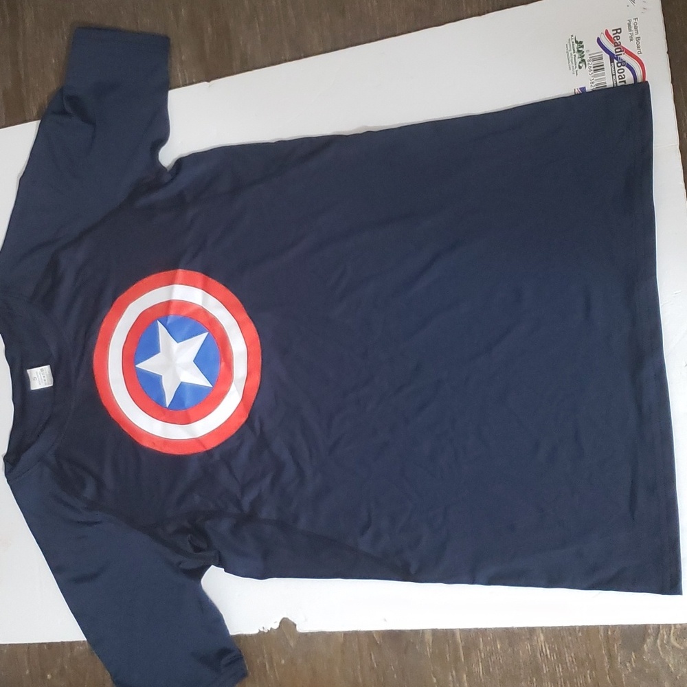 Captain America Short sleeve Rash Guard Shirt Size S NWOT